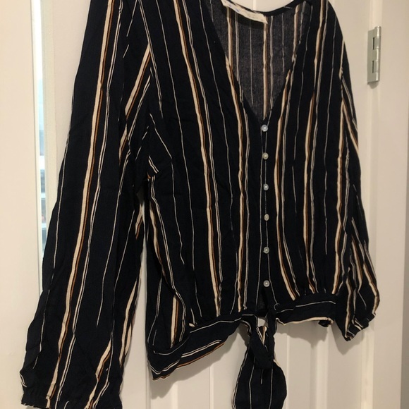 Grace brand, Lizard Thicket Boutique light/sheer long sleeve top - Picture 2 of 5